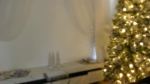 Snapshot of lilbeccaxo chatting on 12.18.25 Rebecca online show from 12.18.25