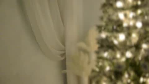 Snapshot of lilbeccaxo chatting on 12.19.25 Rebecca online show from 12.19.25