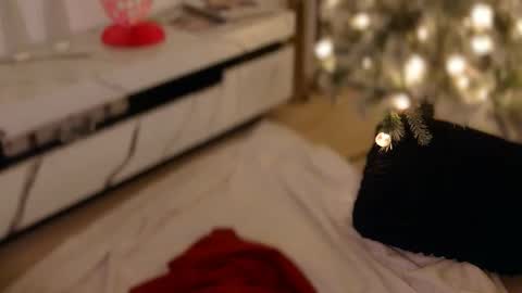 Snapshot of lilbeccaxo chatting on 12.21.25 Rebecca online show from 12.21.25