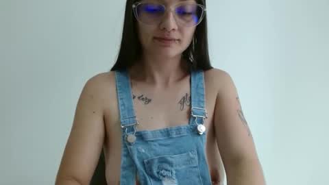 Valeri Villalobos  IG villa lobosvaleri online show from 04.17.26