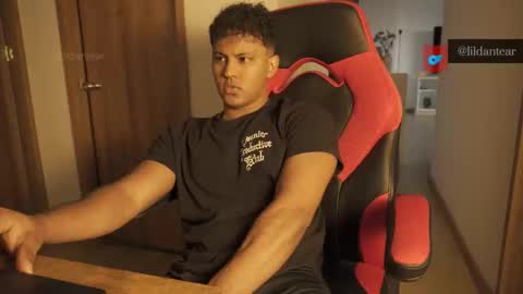 Snapshot of lildantear chatting on 12.17.25 Dante online show from 12.17.25