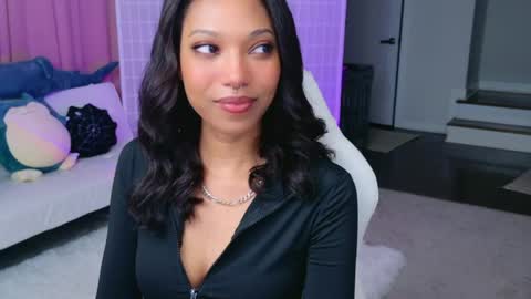 Snapshot of lileviemarie chatting on 04.21.26 evie online show from 04.21.26