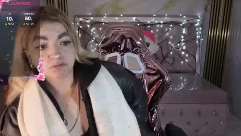 Snapshot of lili_conor_s chatting on 10.23.25 Lili online show from 10.23.25