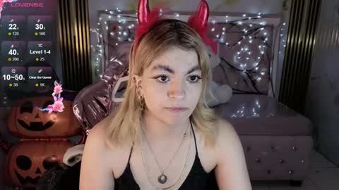 Snapshot of lili_conor_s chatting on 10.27.25 Lili online show from 10.27.25