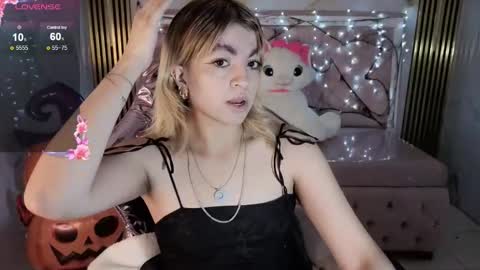 Snapshot of lili_conor_s chatting on 10.28.25 Lili online show from 10.28.25