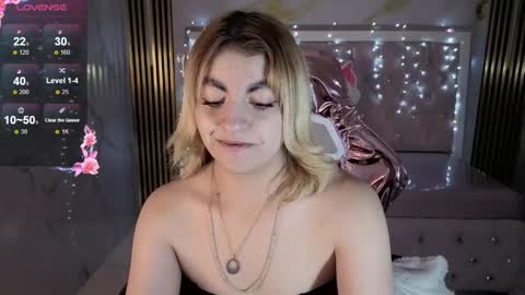 Snapshot of lili_conor_s chatting on 11.11.25 Lili online show from 11.11.25