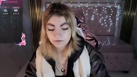 Snapshot of lili_conor_s chatting on 11.18.25 Lili online show from 11.18.25