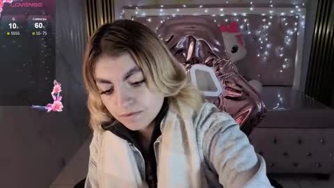 Snapshot of lili_conor_s chatting on 11.19.25 Lili online show from 11.19.25