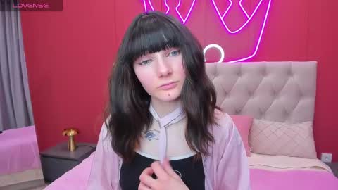 Lilli  follow me kiss online show from 02.20.25