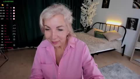 Snapshot of lilia_moons chatting on 09.09.25 Lilia online show from 09.09.25