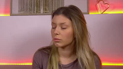 Mia online show from 01.24.25