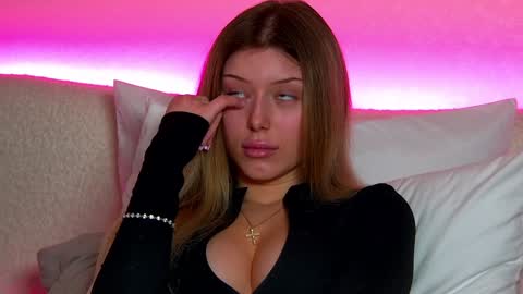 Mia online show from 01.28.25