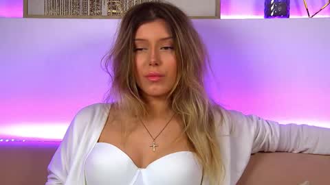 Mia online show from 02.10.25