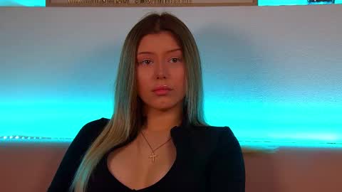 Mia online show from 02.11.25