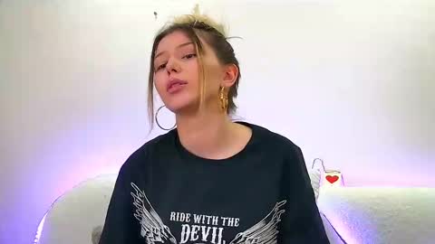 Mia online show from 02.17.25