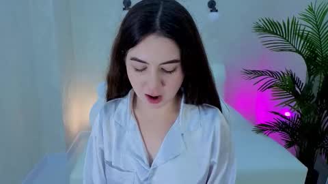 Snapshot of liliacrown chatting on 11.21.25 Lilia online show from 11.21.25