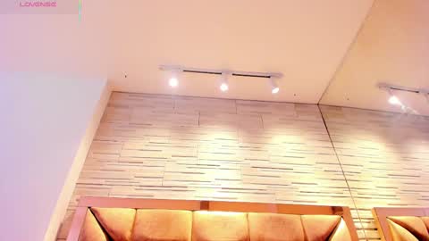 Snapshot of lilian_starfire chatting on 11.14.25 LILIAN online show from 11.14.25