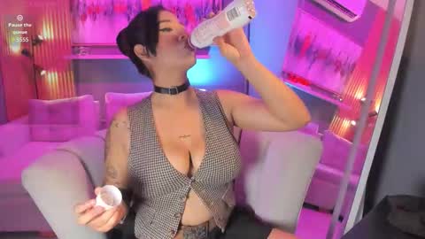 holis soy lily chang no olvides el pulgar arriba es muy importante para mi 3 independent model online show from 02.19.26