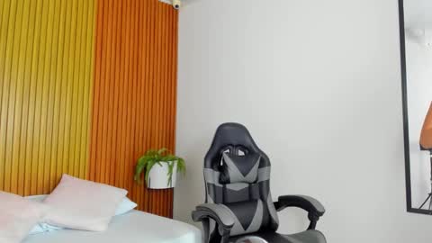 L I L I online show from 12.02.25