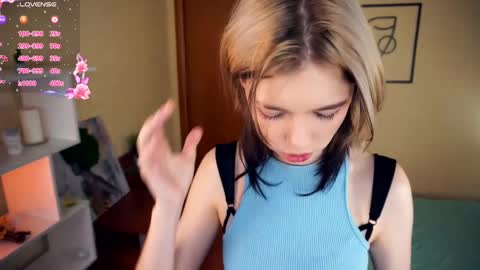 Snapshot of liliandaniels chatting on 03.07.25 Lilian online show from 03.07.25