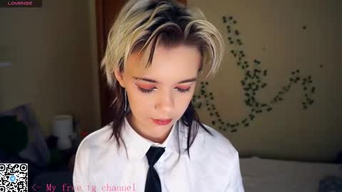 Snapshot of liliandaniels chatting on 10.26.25 Lilian online show from 10.26.25