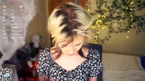 Snapshot of liliandaniels chatting on 11.05.25 Lilian online show from 11.05.25