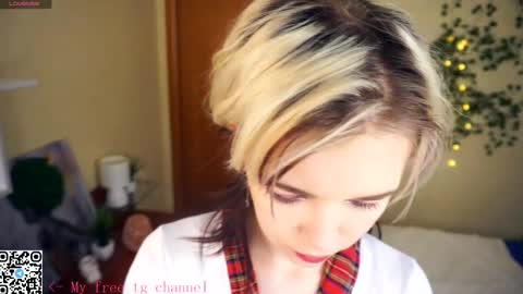 Snapshot of liliandaniels chatting on 11.13.25 Lilian online show from 11.13.25