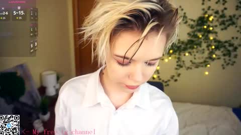 Snapshot of liliandaniels chatting on 11.14.25 Lilian online show from 11.14.25