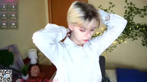 Snapshot of liliandaniels chatting on 12.16.25 Lilian online show from 12.16.25