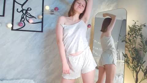 hi guys Im new here Im 18 years oldIve never had sex online show from 12.05.25
