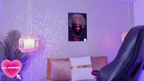 Lili Cooper online show from 01.04.25