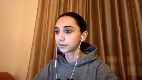 Snapshot of lilihalvorsen chatting on 09.25.25 Lina online show from 09.25.25