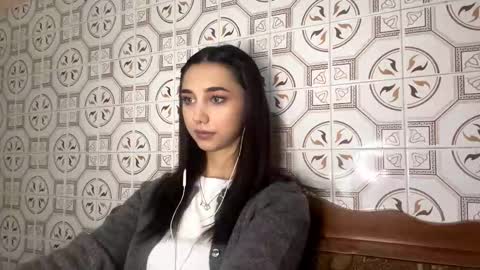 Snapshot of lilihalvorsen chatting on 11.21.25 Lina online show from 11.21.25