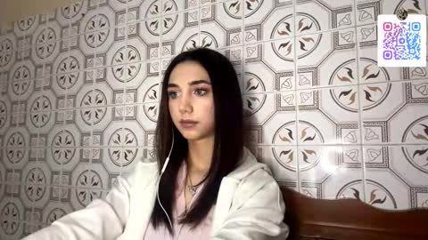 Snapshot of lilihalvorsen chatting on 11.23.25 Lina online show from 11.23.25