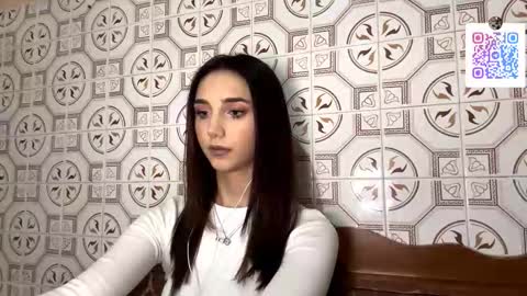 Snapshot of lilihalvorsen chatting on 11.27.25 Lina online show from 11.27.25