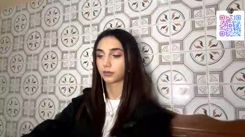 Snapshot of lilihalvorsen chatting on 11.28.25 Lina online show from 11.28.25