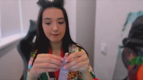 Snapshot of lililaluna chatting on 01.14.25             ...  online show from 01.14.25