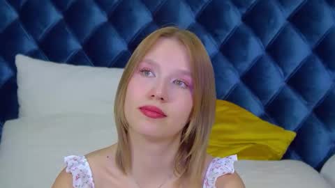 Snapshot of lililinn chatting on 10.04.25 LiliLinn online show from 10.04.25