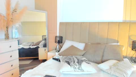 Lili  online show from 02.02.25