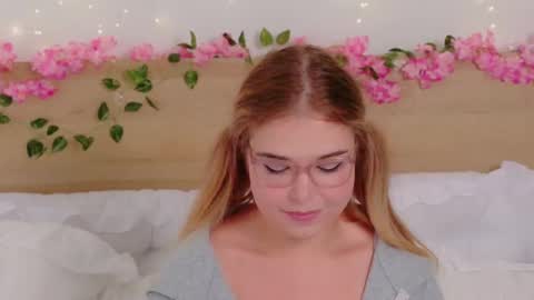 Snapshot of lilith_bonheur chatting on 12.19.25 Lilith Bonheur online show from 12.19.25