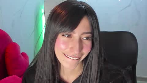 Snapshot of lilith_cooper20 chatting on 11.18.25 lilith cooper20 online show from 11.18.25