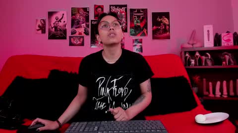 Snapshot of lilith_deveraux_ chatting on 10.21.25 MISTRESS LILITH online show from 10.21.25