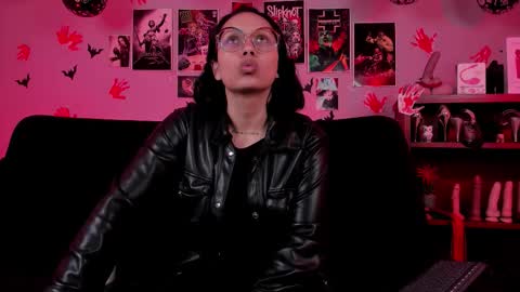 Snapshot of lilith_deveraux_ chatting on 11.03.25 MISTRESS LILITH online show from 11.03.25