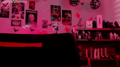 Snapshot of lilith_deveraux_ chatting on 11.04.25 MISTRESS LILITH online show from 11.04.25