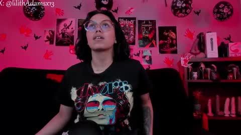 Snapshot of lilith_deveraux_ chatting on 11.10.25 MISTRESS LILITH online show from 11.10.25