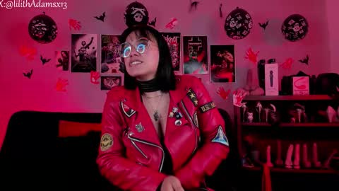 Snapshot of lilith_deveraux_ chatting on 11.12.25 MISTRESS LILITH online show from 11.12.25