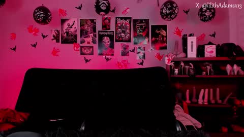 Snapshot of lilith_deveraux_ chatting on 11.14.25 MISTRESS LILITH online show from 11.14.25