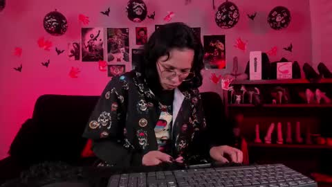 Snapshot of lilith_deveraux_ chatting on 11.24.25 MISTRESS LILITH online show from 11.24.25