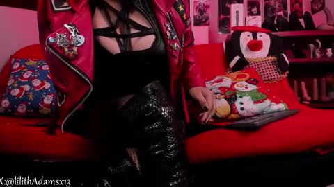 Snapshot of lilith_deveraux_ chatting on 12.03.25 MISTRESS LILITH online show from 12.03.25