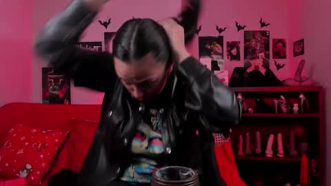 Snapshot of lilith_deveraux_ chatting on 12.04.25 MISTRESS LILITH online show from 12.04.25